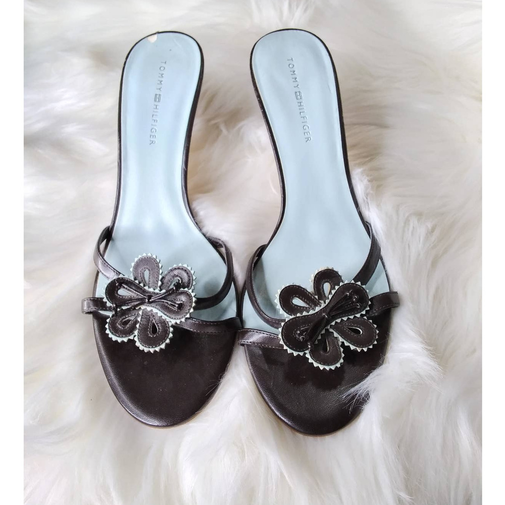 Tommy Hilfiger Womens 10M Brown Blue Sandal kitten heel open flower toe